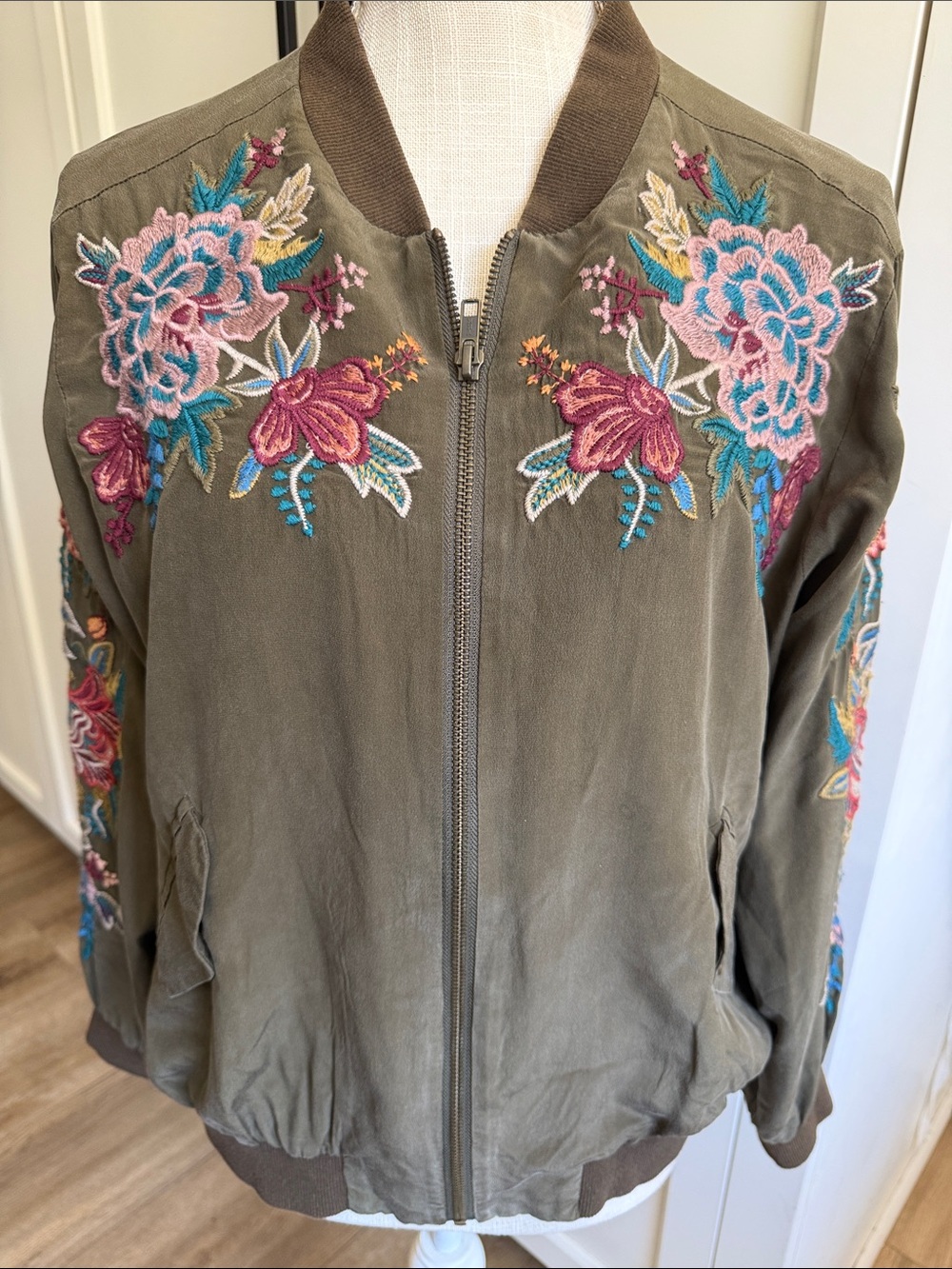 Johnny Was 100% silk Olive Embroidered Floral Bomber Jacket medium
